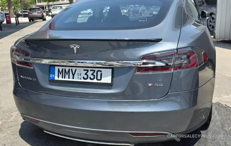 Tesla Model S 2014