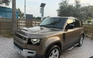 Land Rover Defender 2021
