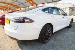 Tesla Model S 2015